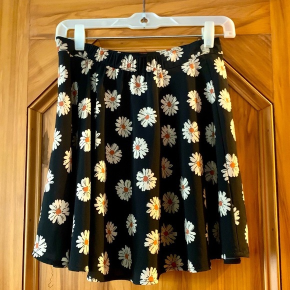 Vintage 90s Daisy Skater Skirt 🌼 - Picture 3 of 9